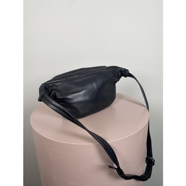 Aura <br/> Bumbag, sort skin. - Image 4