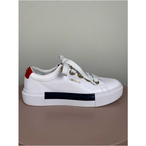 Tommy Hilfiger str. 37 <br/> hvide sneakers med blå stribe