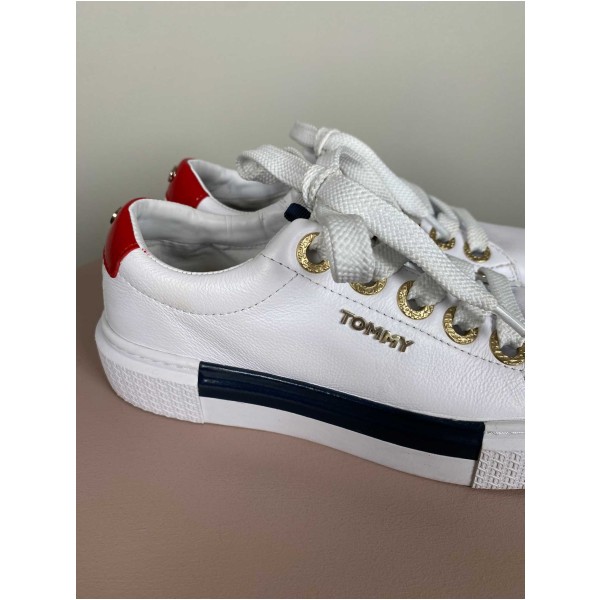 Tommy Hilfiger str. 37 <br/> hvide sneakers med blå stribe - Image 3