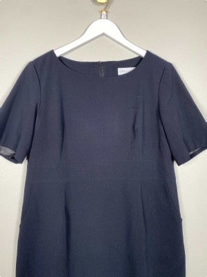 Estée Lauder str. L/XL <br/> sort kjole med lommer