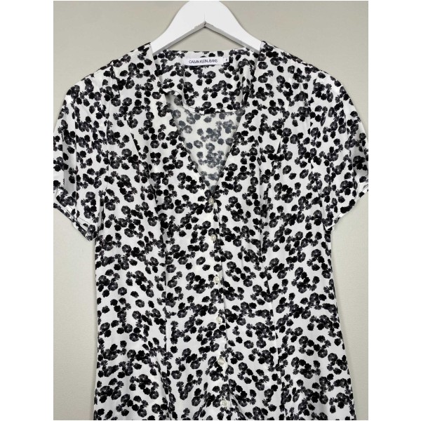 Calvin Klein str. S <br/> hvid kjole med sorte blomster - Image 2
