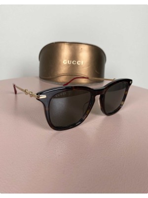 Gucci <br/> solbrille med logo på stang