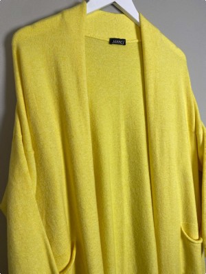 Janne k Str. 38 <br/>  Gul strik cardigan.