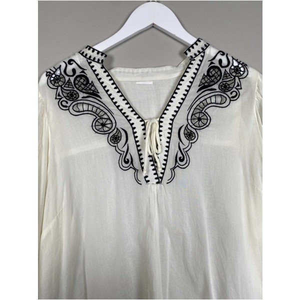 Gossia str. M <br/> hvid bluse med bindebånd og broderi - Image 2
