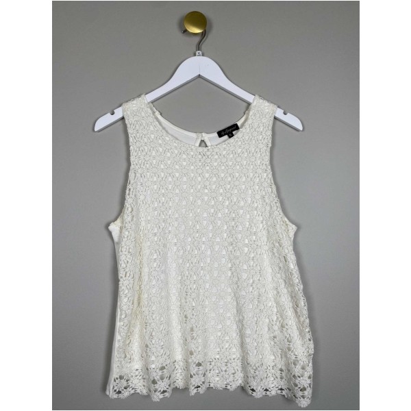 By Lysgaard str. XL <br/> hvid top med blonder