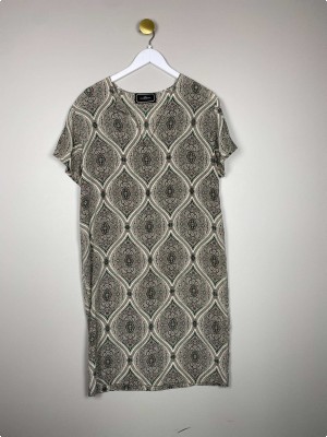 By Malene Birger str. 40 <br/> mønstret kjole i silke