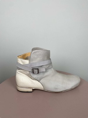 Lloyd str. 38 <br/> beige støvle med spænde