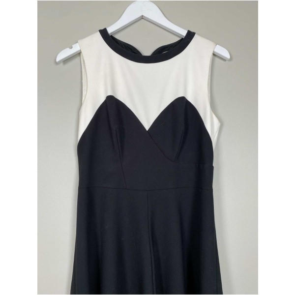 Karen Millen str. 40 <br/> sort og hvid kjole - Image 2