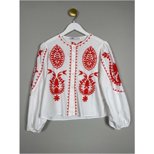 Zara Str. M <br/> Bluse med borderi.