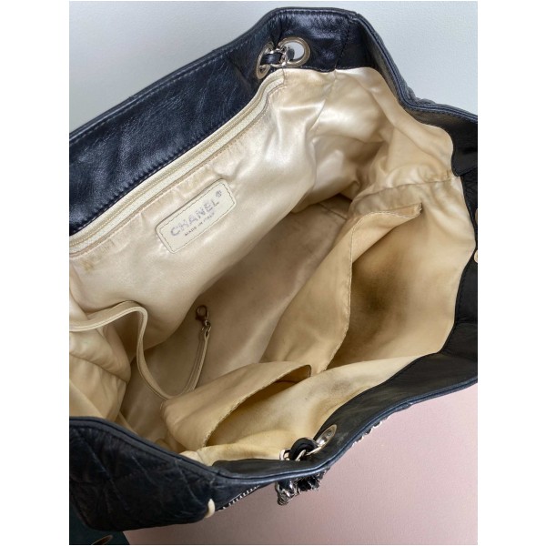 Chanel Mademoiselle East and West tote quilted leather - Image 4