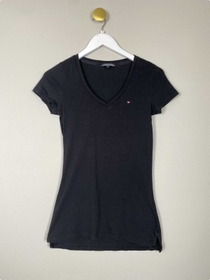 Tommy Hilfiger str. S <br/> sort t-shirt med v-hals