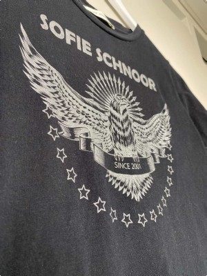 Sofie Schnoor str. S <br/> sort t-shirt med glimmertryk