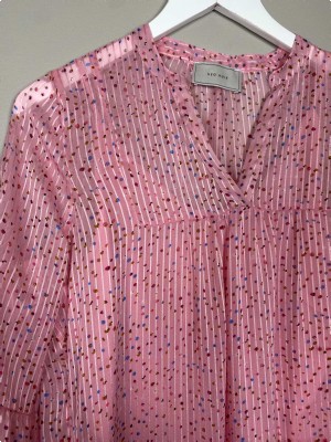 Neo Noir str. 36 <br/> pink kjole med prikker