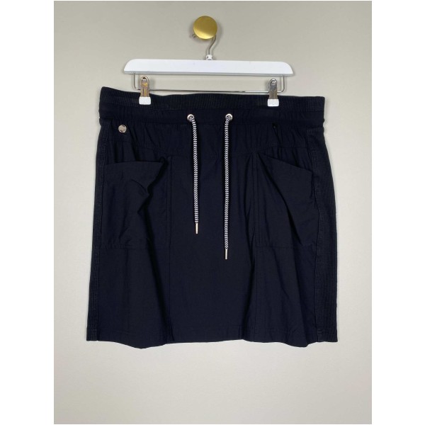 Object str. 44 <br/>  sort nederdel med bindebånd