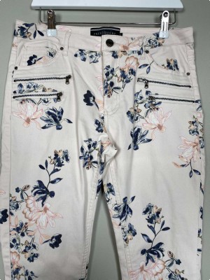 Freequent str. L <br/> hvide jeans med blomster