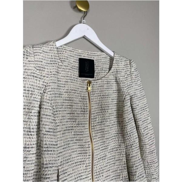 PBO str. XS <br/> beige jakke med sort mønster - Image 2