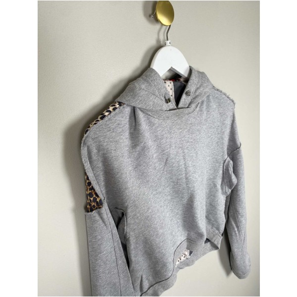 Dolce & Gabbana str. M <br/> grå hoodie med mønstret ryg - Image 2