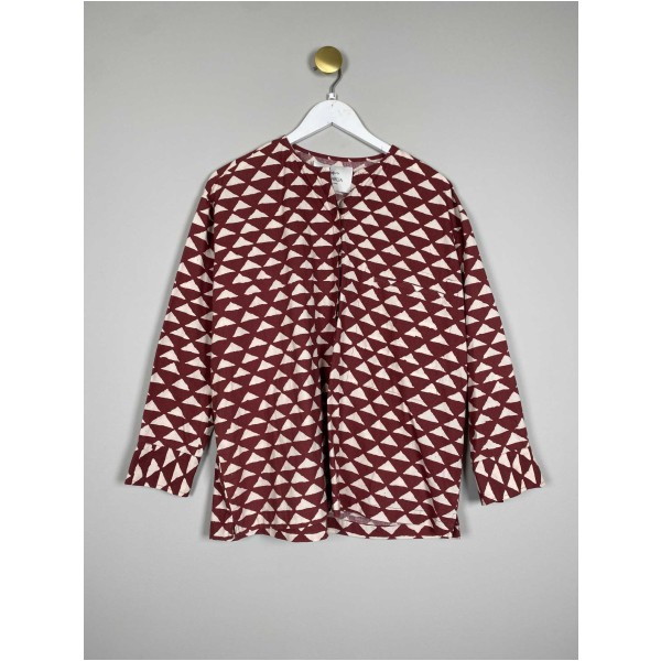 La Carlia str. S <br/> bordeaux bluse med hvide trekanter