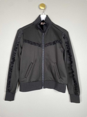 MSCH str. XS <br/> sort lynlåsbluse med flæser