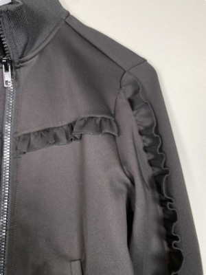 MSCH str. XS <br/> sort lynlåsbluse med flæser