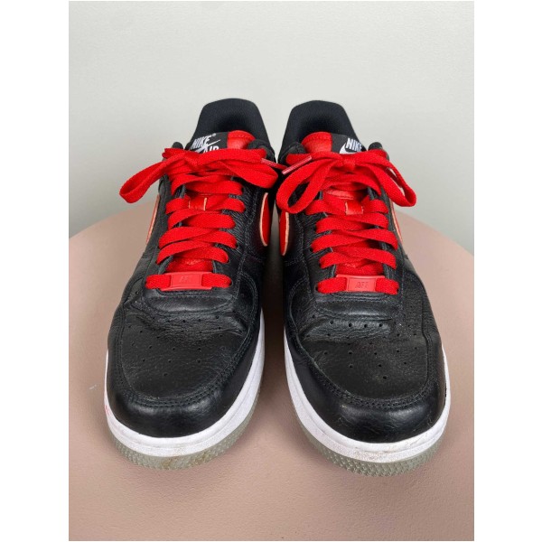 Nike str. 40 <br/> sorte sneakers med rødt logo og snørebånd - Image 2