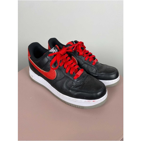 Nike str. 40 <br/> sorte sneakers med rødt logo og snørebånd - Image 4
