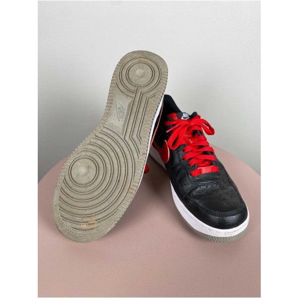 Nike str. 40 <br/> sorte sneakers med rødt logo og snørebånd - Image 3