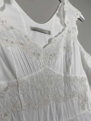 Karen Millen str. 40 <br/> hvid kjole med blondedetaljer