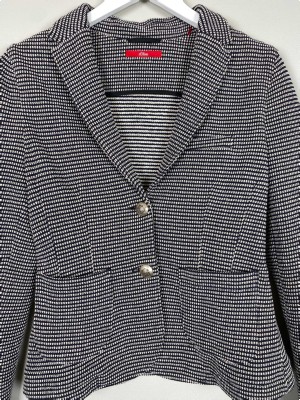 s. Oliver str. 38 <br/> blazer med lommer