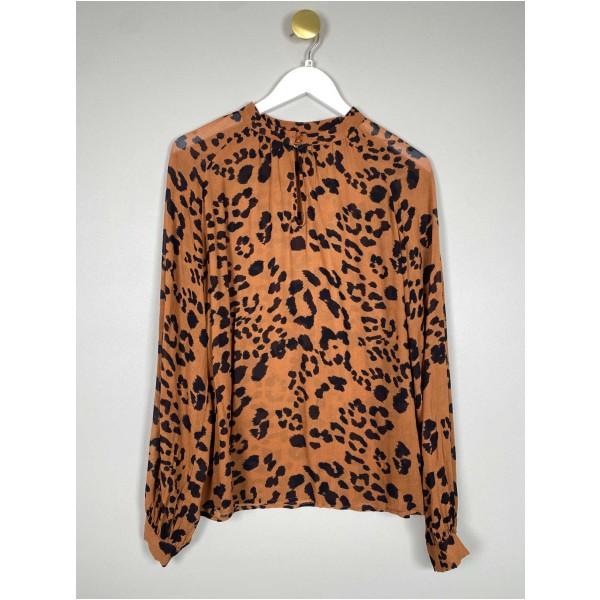 Part Two str. 38 <br/> leopardmønstret bluse