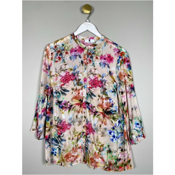 Anna Aura str. 44 <br/> blomstret bluse