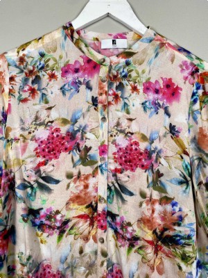 Anna Aura str. 44 <br/> blomstret bluse