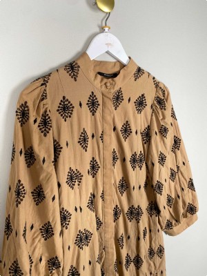 Bruuns Bazaar str. 38 <br/> mønstret brun kjole