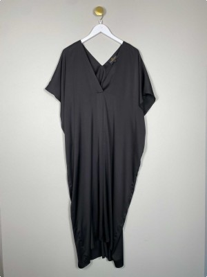 Karmamia str. L/XL <br/> lang sort kjole