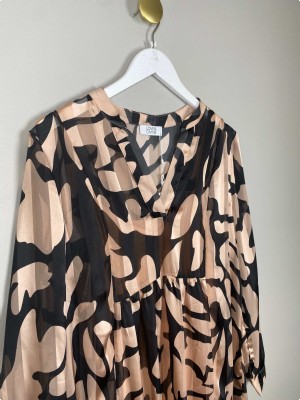 Love & Divine str. L <br/> sort og beige kjole