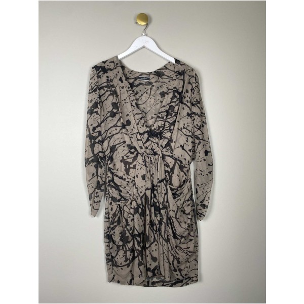 By Malene Birger str. 38 <br/> grå kjole med sort mønster