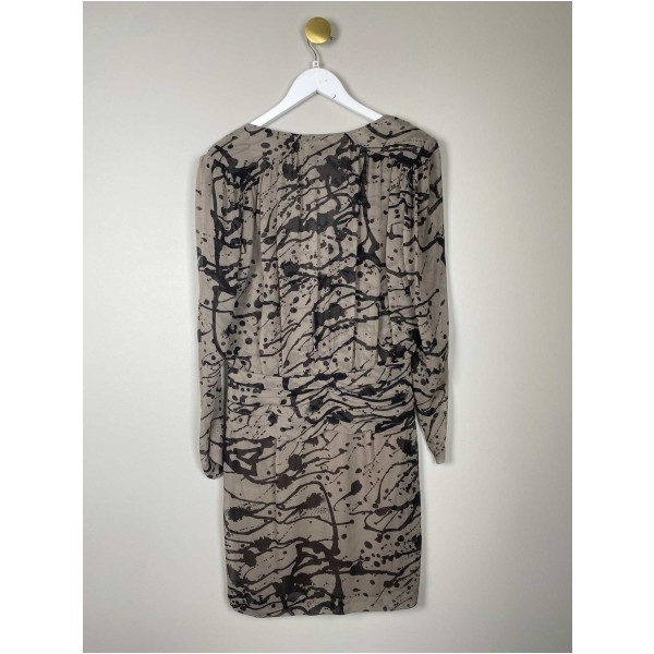 By Malene Birger str. 38 <br/> grå kjole med sort mønster - Image 3