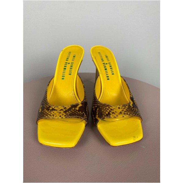 Emili Sindlev & Bettina Vermillon str. 38 <br/> gul stilet - Image 2