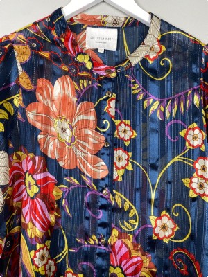 Sollys Laundry str. L <br/> blå bluse med mønster