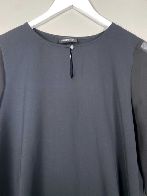 Godske str. 38 <br/> sort bluse