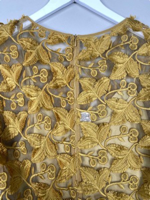 Baum und Pferdgarden str. 36 <br/> mesh bluse med broderi