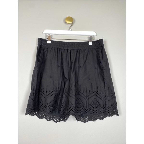 Free/Quent str. XL <br/> sorte shorts med hulmønster