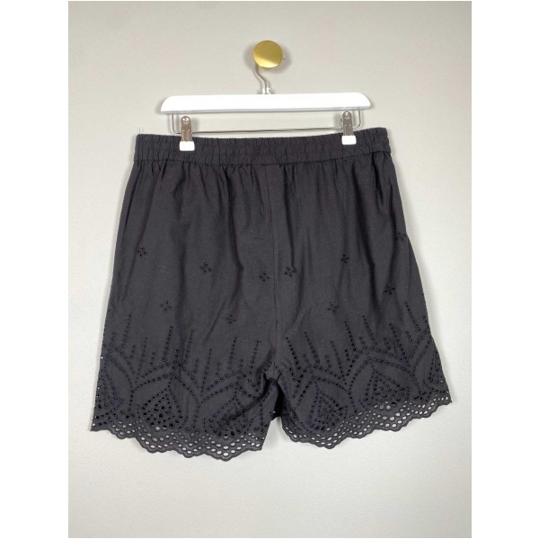 Free/Quent str. XL <br/> sorte shorts med hulmønster - Image 3