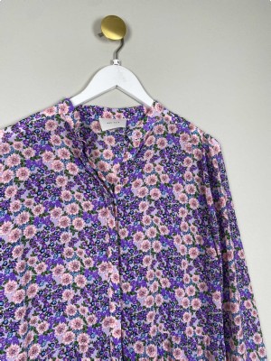 Neo Noir str. M <br/> lilla kjole med blomster