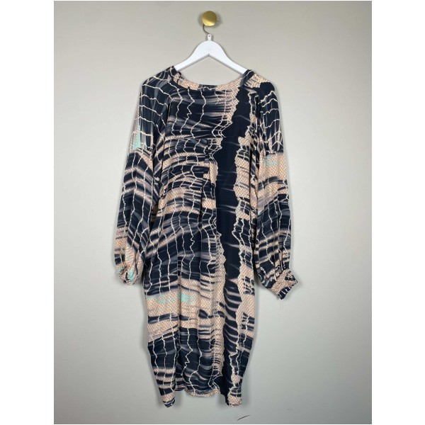 Black Colour str. M/L <br/> mønstret kjole - Image 3