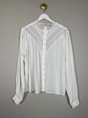 Rue de Femme str. XL <br/> hvid skjorte med blondedetaljer
