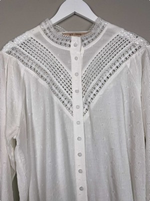 Rue de Femme str. XL <br/> hvid skjorte med blondedetaljer