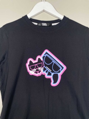 Karl Lagerfeld str. S/M <br/> sort t-shirt med print
