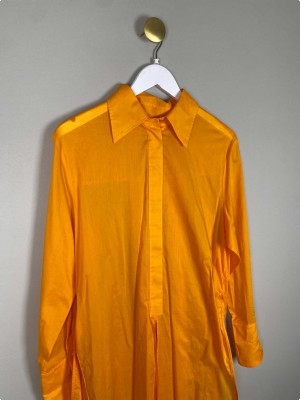 COS str. 40 <br/> lang sennepsgul skjorte