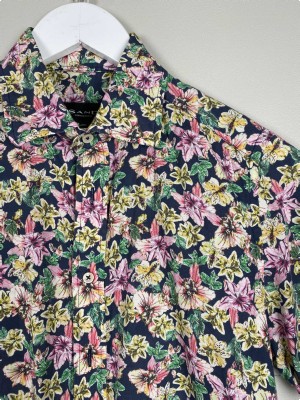 Sand str. 38 <br/> blomstret skjorte, slim fit